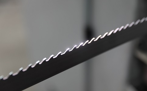 玉林双金属带锯条产生切削噪音的原因具体有哪些？
